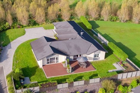 Photo of property in 14 Jade Crescent, Timberlea, Upper Hutt, 5018