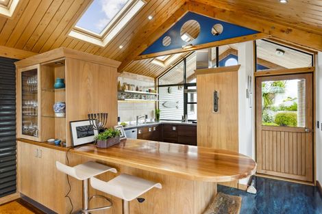 Photo of property in 5 Nuhaka Place, Paraparaumu Beach, Paraparaumu, 5032