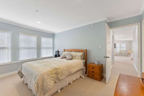 Photo of property in 1 Queen Street, New Plymouth, 4310