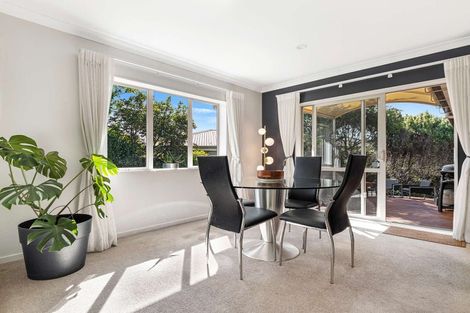 Photo of property in 15 Cabeleigh Drive, Helensville, 0800