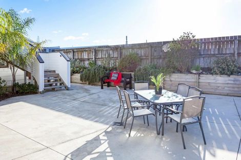 Photo of property in 100 Ocean Road, Whangamata, 3620