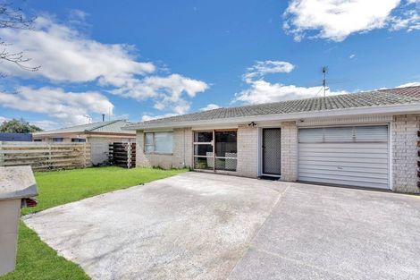 Photo of property in 2/49 Overton Road, Papatoetoe, Auckland, 2025