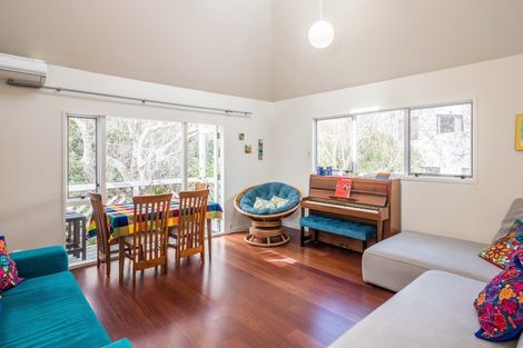 Photo of property in 17 Lawson Place, Mount Victoria, Wellington, 6011
