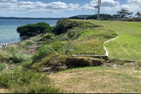 Photo of property in 42 Karoro Road, One Tree Point, 0118