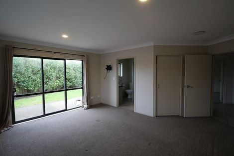 Photo of property in 27 Greig Place, Pukekohe, 2120