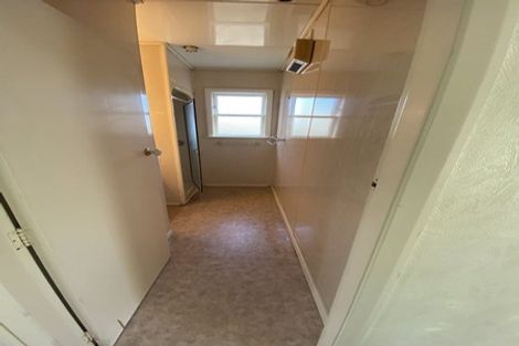 Photo of property in 1/158 Newlands Road, Newlands, Wellington, 6037