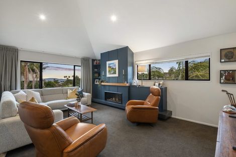 Photo of property in 83b William Bayes Place, Red Beach, 0932