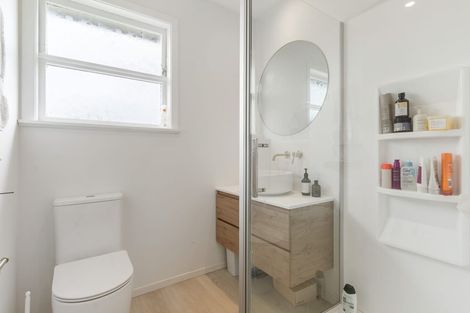 Photo of property in 24 Gill Avenue, Te Atatu Peninsula, Auckland, 0610