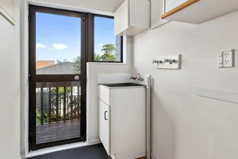 Photo of property in 1/13 Exeter Place, Unsworth Heights, Auckland, 0632