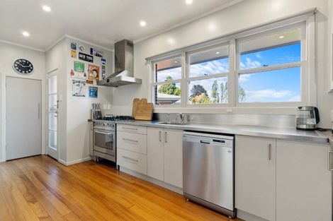 Photo of property in 39 Hillcrest Road, Hillcrest, Hamilton, 3216