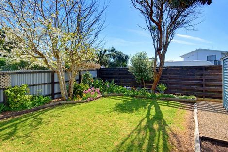 Photo of property in 6 Adrian Grove, Waikanae Beach, Waikanae, 5036