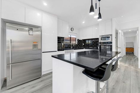 Photo of property in 1 Horlicks Place, Randwick Park, Auckland, 2105