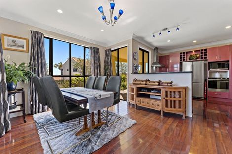 Photo of property in 11 Mackwell Road, Fairview Heights, Auckland, 0632