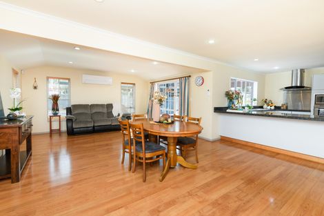 Photo of property in 2 Rosebank Avenue, Kelvin Grove, Palmerston North, 4414