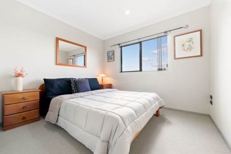 Photo of property in 8 Ellivani Rise, Pukekohe, 2120