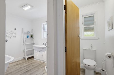 Photo of property in 75 Heights Road, Shannon, Palmerston North, 4474