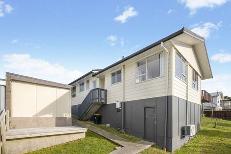 Photo of property in 63 Ruskin Road, Newlands, Wellington, 6037