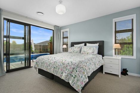 Photo of property in 16 Korako Drive, Kumeu, 0810