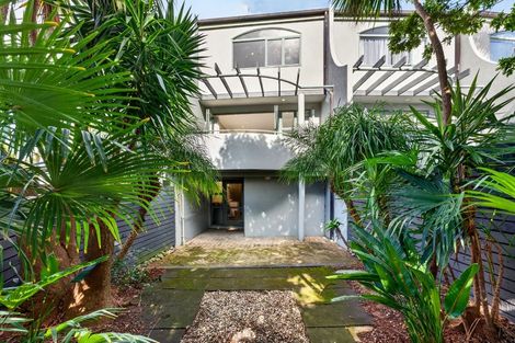 Photo of property in 5/1 Hillcrest Avenue, Hillcrest, Auckland, 0627