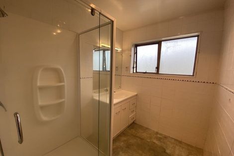 Photo of property in 2/15 Ballater Place, Highland Park, Auckland, 2010