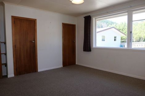 Photo of property in 100 Ruapehu Street, Paraparaumu, 5032
