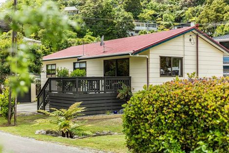 Photo of property in 17 Forest Road, Pinehaven, Upper Hutt, 5019