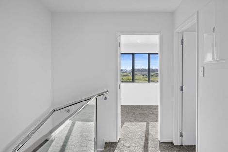 Photo of property in 8 Harikoa Way, Karaka, 2113