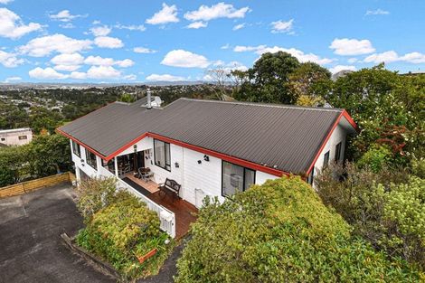 Photo of property in 105 Luckens Road, West Harbour, Auckland, 0618