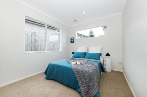 Photo of property in 16a Wychwood Avenue, Henderson Valley, Auckland, 0612