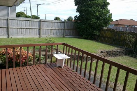 Photo of property in 2/69 Orams Road, Hillpark, Auckland, 2102
