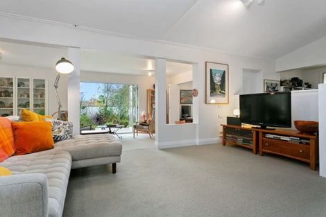 Photo of property in 263 Shakespeare Street, Leamington, Cambridge, 3432