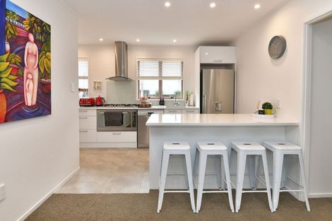 Photo of property in 3/100 Royal Road, Massey, Auckland, 0614