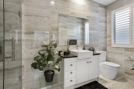 Photo of property in 112 Admirals Court Drive, Greenhithe, Auckland, 0632