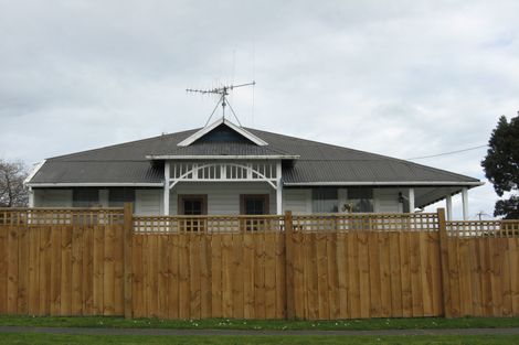 Photo of property in 2 Toro Street, Durie Hill, Whanganui, 4500