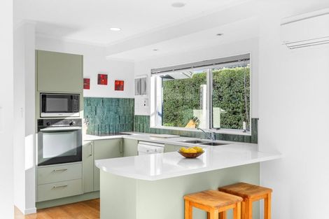 Photo of property in 15 Glucina Avenue, West Harbour, Auckland, 0618
