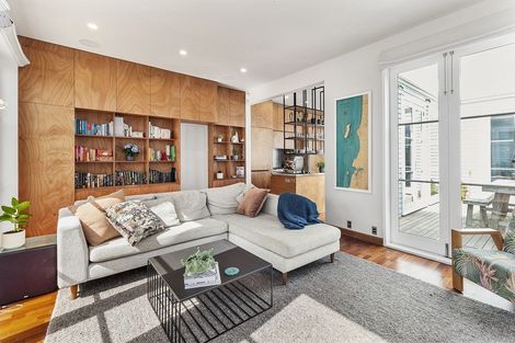 Photo of property in 69 Marine Parade, Seatoun, Wellington, 6022