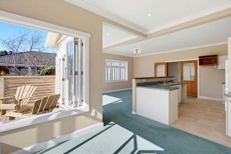 Photo of property in 6 Adrian Grove, Waikanae Beach, Waikanae, 5036