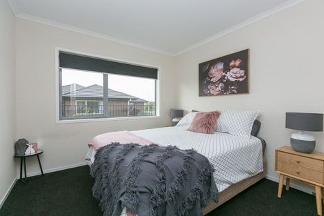 Photo of property in 126 Pohutukawa Place, Waiwhakaiho, New Plymouth, 4312