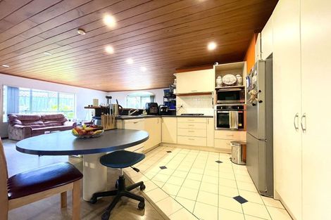 Photo of property in 350a East Coast Road, Sunnynook, Auckland, 0630