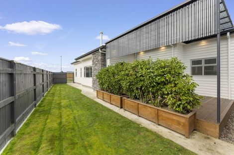 Photo of property in 16 Freedom Drive, Kelvin Grove, Palmerston North, 4414