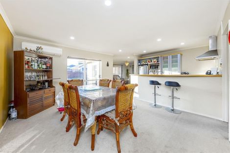 Photo of property in 12 Ironstone Place, Randwick Park, Auckland, 2105