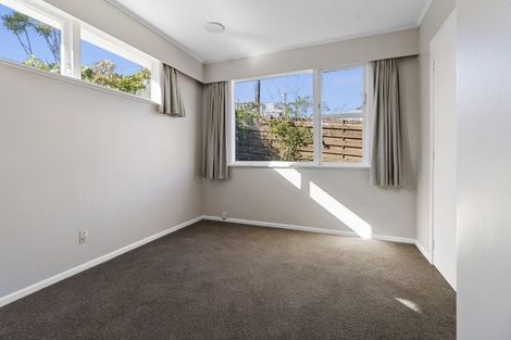 Photo of property in 3a Kinapori Terrace, Newlands, Wellington, 6037