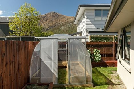 Photo of property in 8 Ada Place, Lake Hayes, Queenstown, 9304