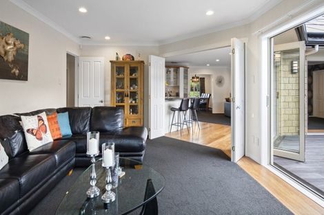 Photo of property in 24 Glencairn Place, Buckland, Pukekohe, 2677