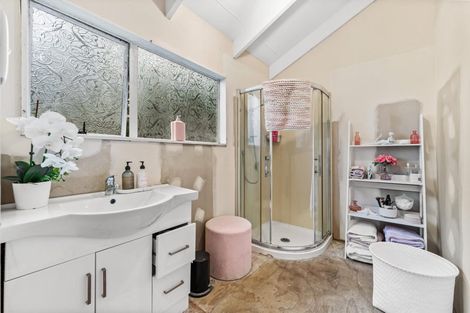 Photo of property in 52a Rua Road, Glen Eden, Auckland, 0602
