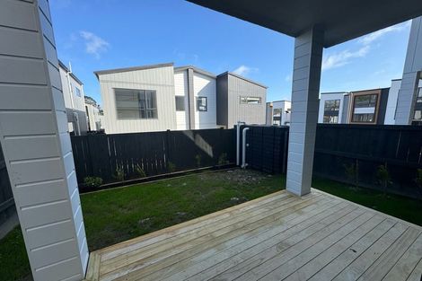 Photo of property in 2 Don Oliver Lane, Glen Eden, 0602