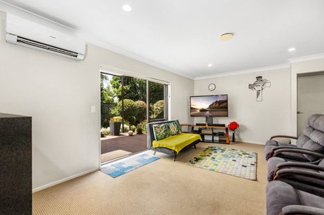 Photo of property in 11 Allerton Place, Wattle Downs, Auckland, 2103