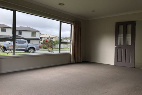 Photo of property in 5 Yarnbrook Grove, Churton Park, Wellington, 6037