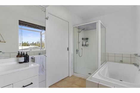 Photo of property in 43 Archmillen Avenue, Pakuranga Heights, Auckland, 2010