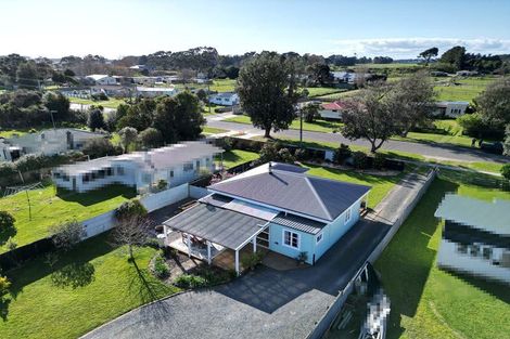 Photo of property in 68 Norbiton Road, Foxton, 4814